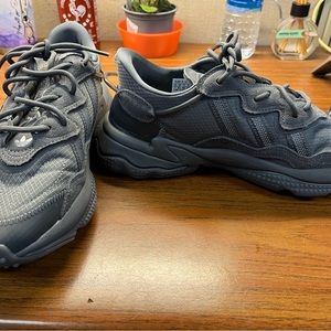 Oswego Adidias men’s shoes